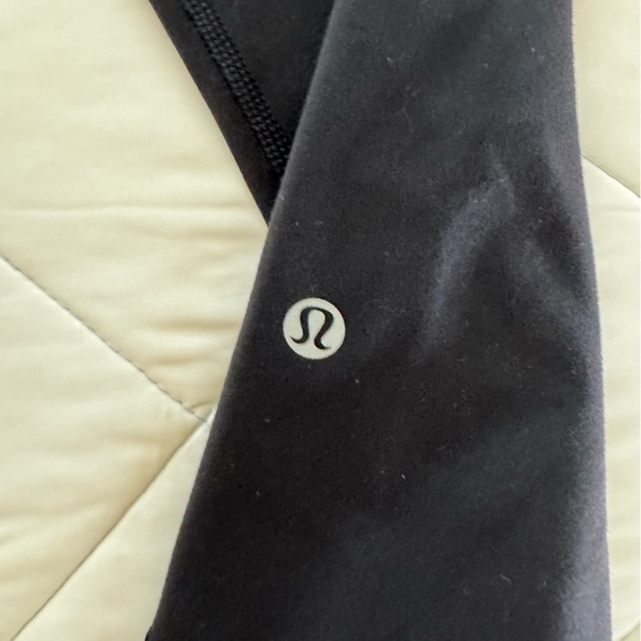 lululemon wunder under crop - size 6 black/white - Picture 5 of 7